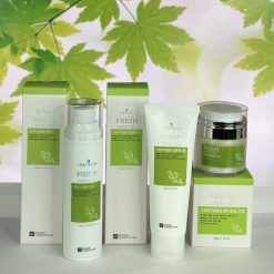 Alternative view of KEM DƯỠNG ẨM TRẮNG SÁNG DA CHIẾT XUẤT TRÀ XANH